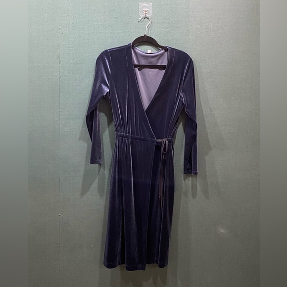 Gorgeous velvet blue wrap dress - Picture 1 of 1